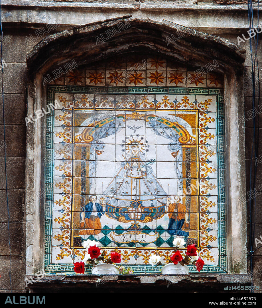 Mosaico de la Virgen de la Merced (Mare de Déu de la Mercè) situado en la calle Esparteria de Barcelona.