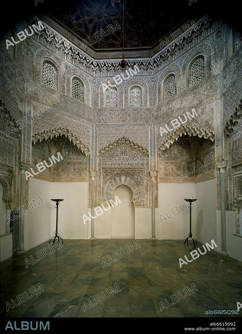 PALACIO DE LA MADRAZA - ESCUELA MUSULMANA FUNDADA POR YUSUF I EN 1349 DEL QUE SOLO SE CONSERVA EL ORATORIO - TESTERO DE LA ENTRADA - NAZARI.