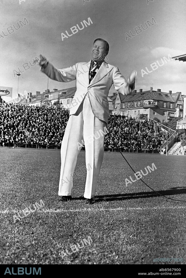 ARKIV 1939 . Sven Lilja (1887-1951), körledare. Sven Lilja ledde Allsången på Skansen 1935-1951.. Sven Lilja, Swedish choir-leader.. Foto: TT / Kod 1900.