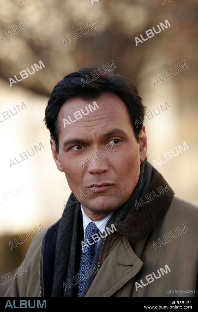 JIMMY SMITS in THE WEST WING, 1999. Copyright NBC / GROSSMAN, MARNI.