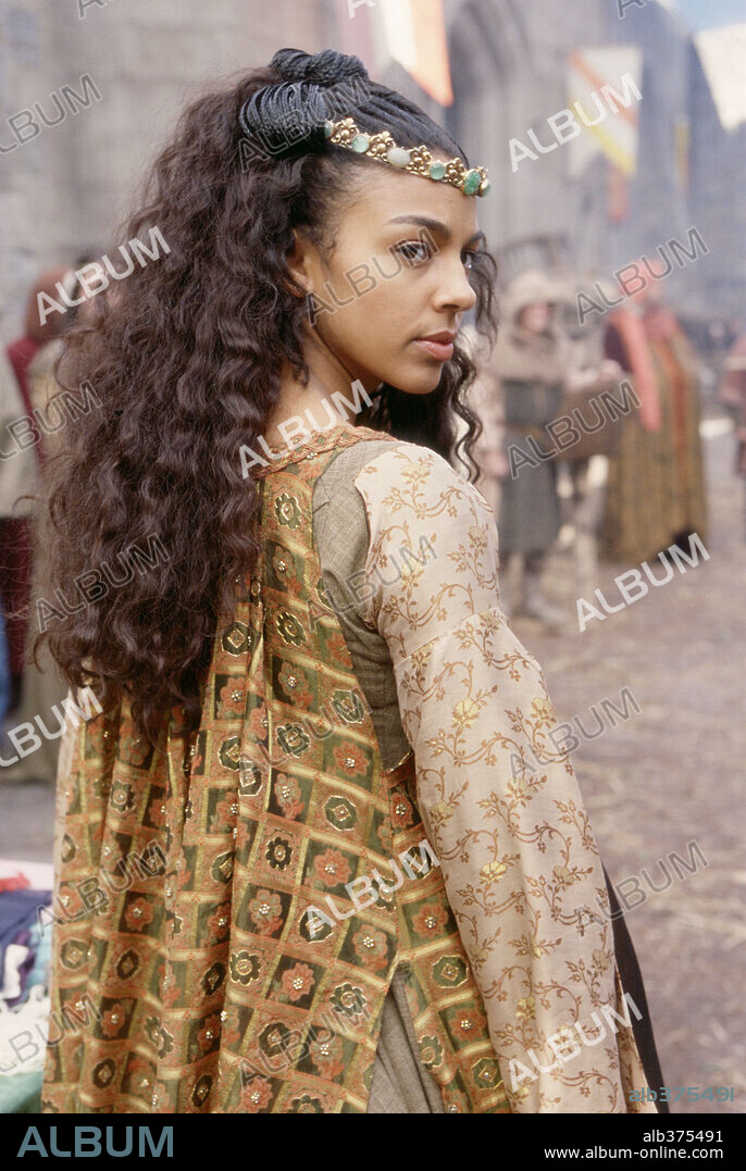 MARSHA THOMASON in BLACK KNIGHT, 2001, directed by GIL JUNGER. Copyright 20TH CENTURY FOX / GOODE, NICOLA.