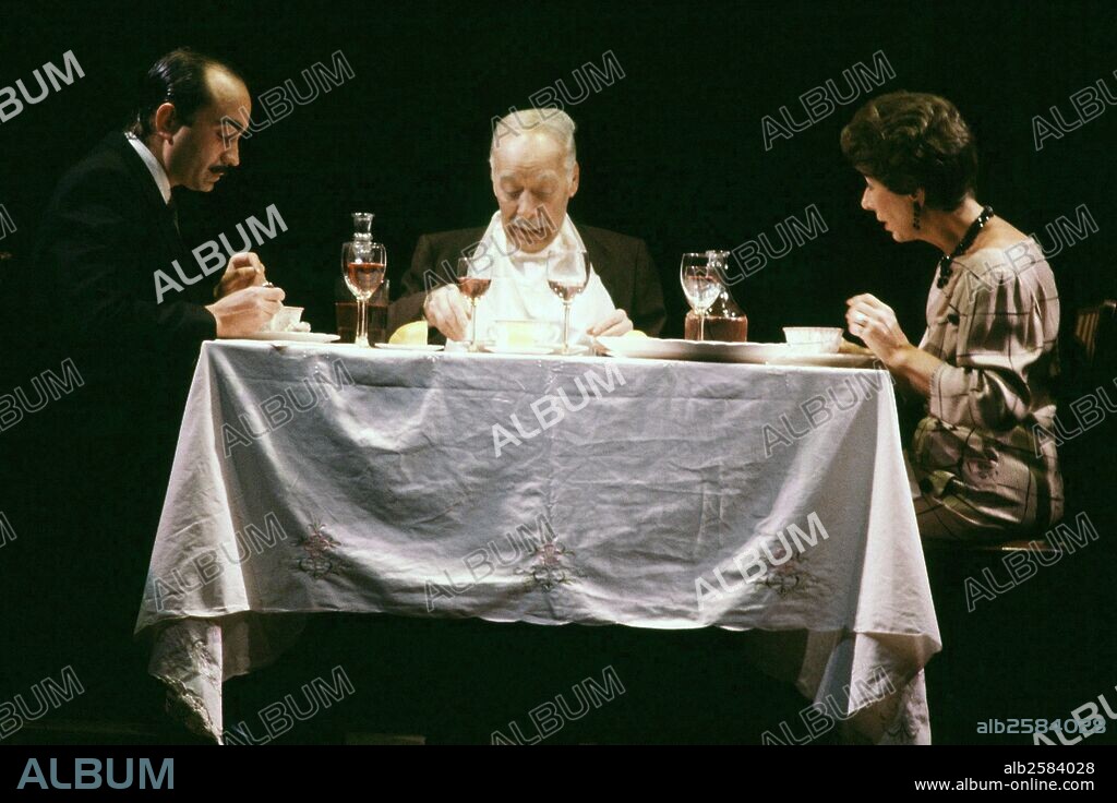 DELIBES, MIGUEL ESCRITOR ESPAÑOL. VALLADOLID 1920-2010 TEATRO.LA HOJA ROJA REPRESENTADA EN MADRID.