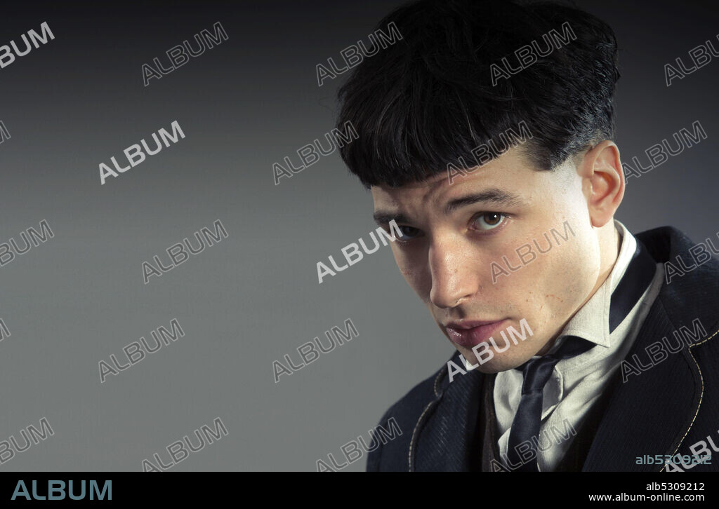 EZRA MILLER in FANTASTIC BEASTS AND WHERE TO FIND THEM, 2016, directed by DAVID YATES. Copyright WARNER BROS PICTURES.