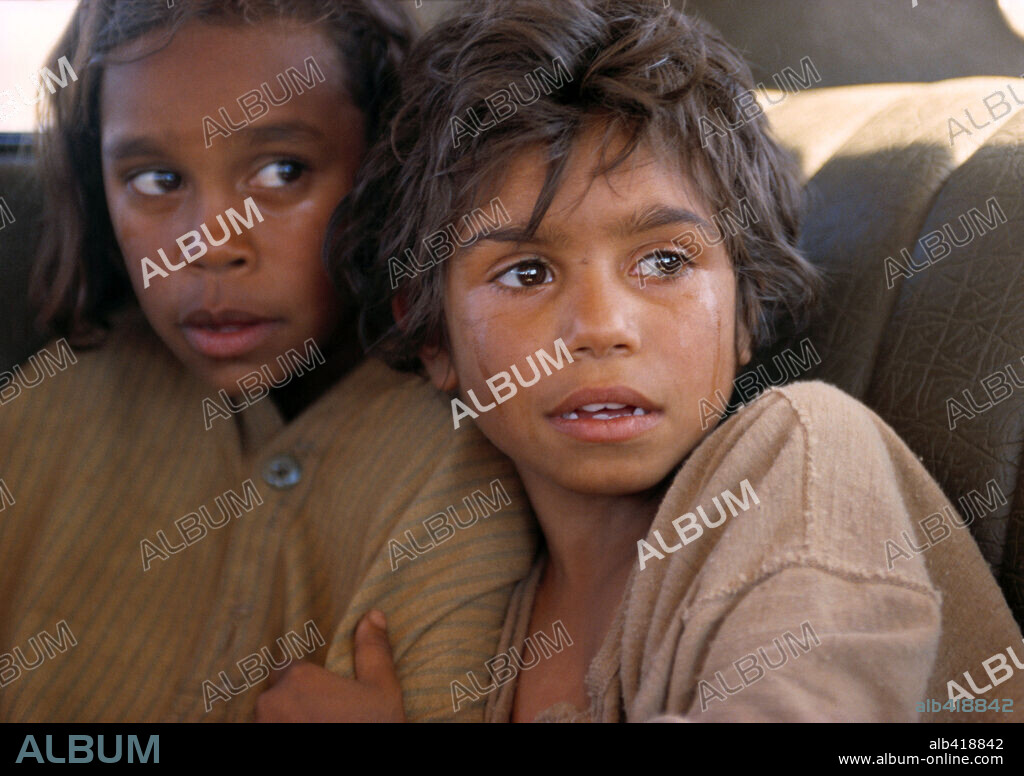 EVERLYN SAMPI in RABBIT-PROOF FENCE, 2002, directed by PHILLIP NOYCE. Copyright RUMBARALA FILMS/OLSEN LEVY/HANWAY/AUSTRALIAN FILM FINANCE.