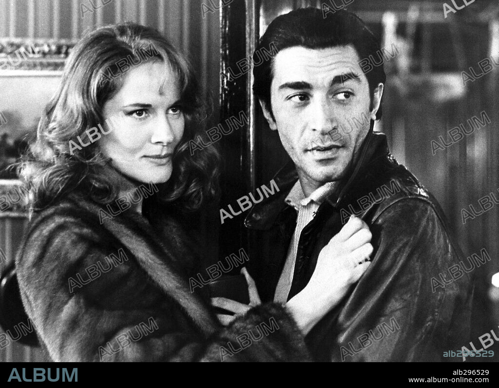 DOMINIQUE SANDA und RICHARD BERRY in UNE CHAMBRE EN VILLE, 1982, unter der Regie von JACQUES DEMY.