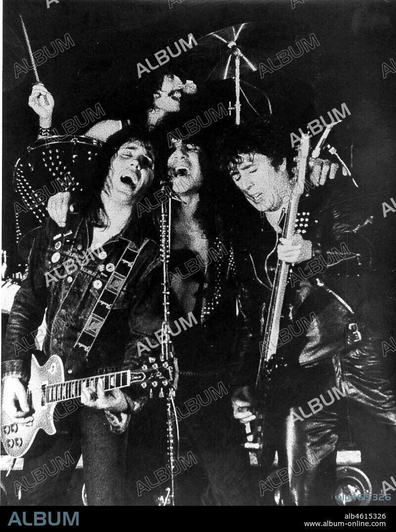 ESPAÑA MÚSICA OBÚS: Madrid 1981.- Francisco Laguna (guitarra), Fernándo Sánchez (batería), Fortu Sánchez (cantante) y Luis Serrano (bajo) componentes del grupo español de heavy metal "Obús" en una fotografía promocional de su primer disco titulado "Prepárate", producido por Tino Casal y Luis Soler con la colaboración de Luis Cobos. EFE/aa (SOLO USO EDITORIAL).