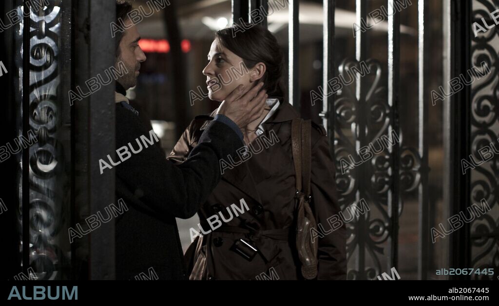 JORDI MOLLA y LEONOR WATLING en UNA PISTOLA EN CADA MANO, 2012, dirigida por CESC GAY. Copyright AUDIOVISUAL AVAL SGR.