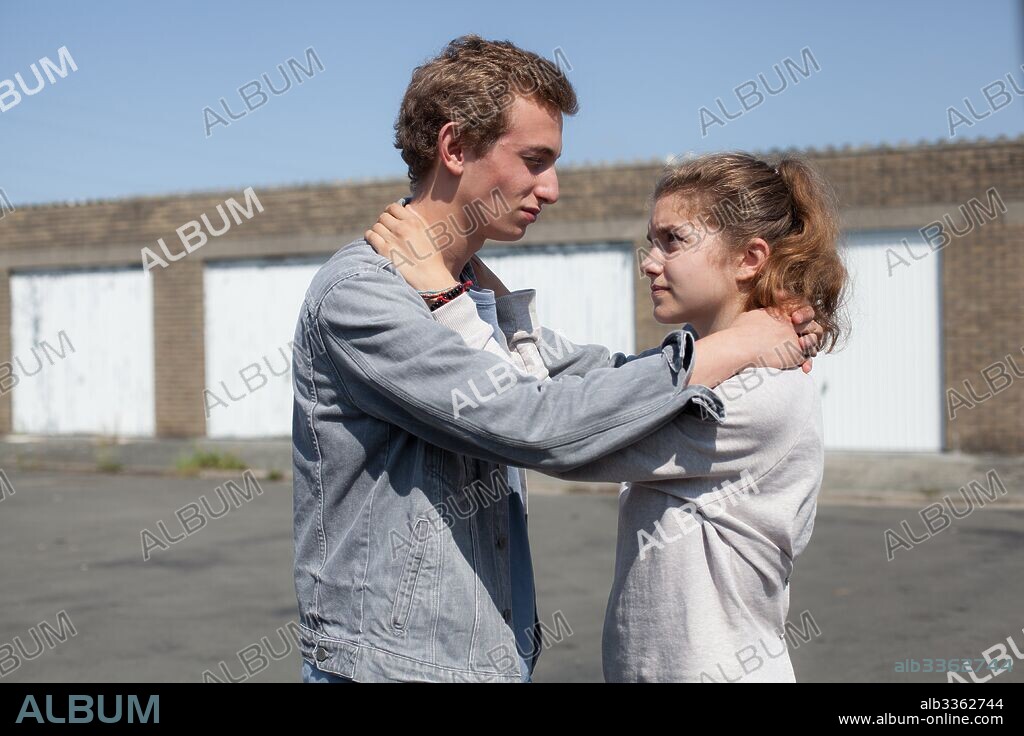 GALATEA BELLUGI et KACEY MOTTET KLEIN dans KEEPER, 2015, réalisé par GUILLAUME SENEZ. Copyright OITA PROD/LOUISE PROD/SAVAGE FILM/OFFSHORE/RTBF/VOO/BE TV.
