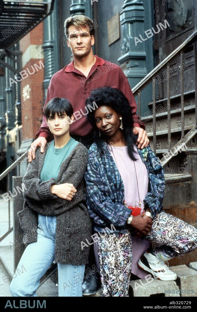 DEMI MOORE, PATRICK SWAYZE and WHOOPI GOLDBERG in GHOST, 1990, directed by JERRY ZUCKER. Copyright PARAMOUNT PICTURES.