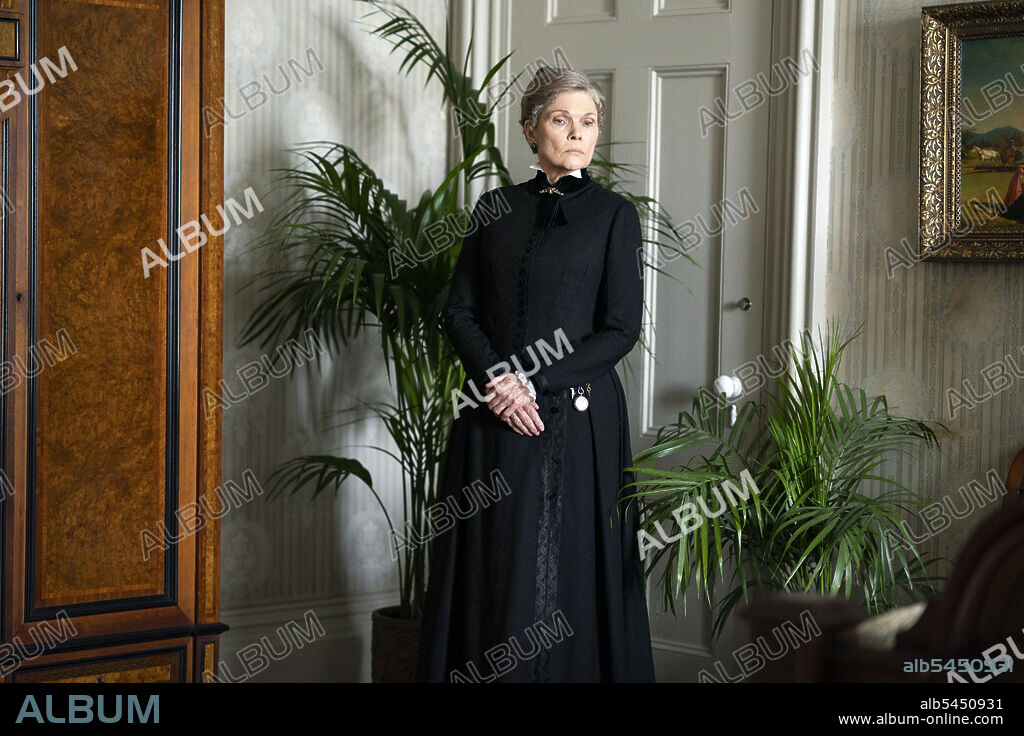 DEBRA MONK in THE GILDED AGE, 2022, directed by MICHAEL ENGLER. Copyright HBO / Universal Pictures Television.