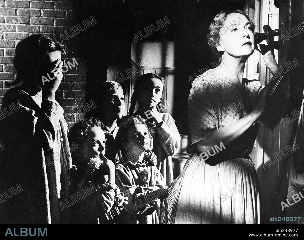 LILLIAN GISH in THE NIGHT OF THE HUNTER, 1955, directed by CHARLES LAUGHTON. Copyright UNITED ARTISTS.