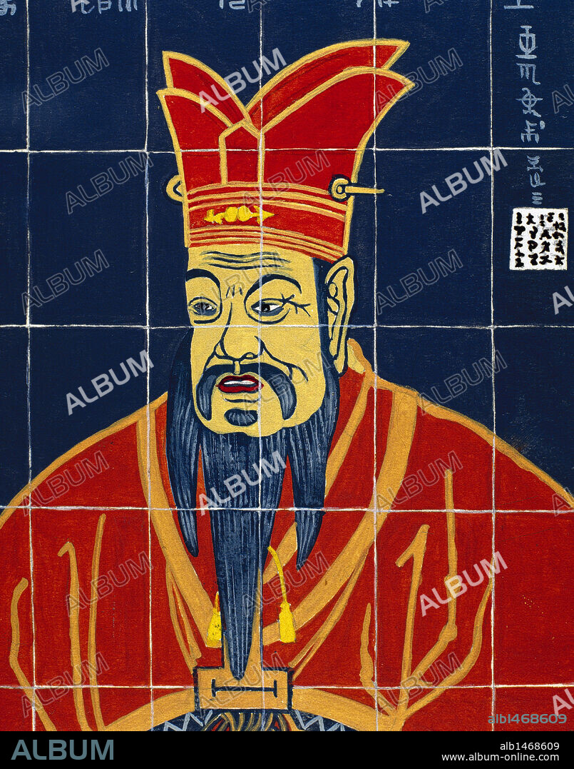 CONFUCIO (nombre latinizado del chino KONG FUTSEU) (h.551-h.479 a.C.). Filósofo chino cuya doctrina simboliza el tradicional "humanismo" de la antigua China.