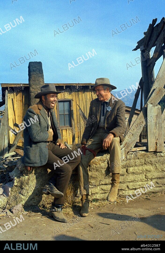 HENRY FONDA y JAMES STEWART en LOS MALVADOS DE FIRECREEK, 1968 (FIRECREEK), dirigida por VINCENT MCEVEETY. Copyright WARNER BROTHERS.