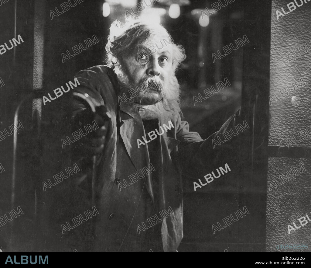 EMIL JANNINGS en EL ÚLTIMO, 1924 (DER LETZTE MANN), dirigida por F. W. MURNAU. Copyright U.F.A.