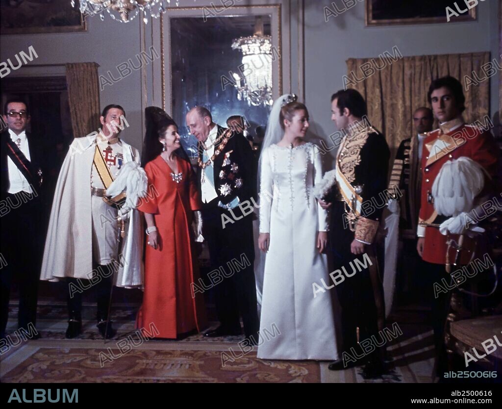 BODA DE ALFONSO DE BORBON Y DAMPIERRE Y CARMEN MARTINEZ BORDIU. EN LA FOTO CARMEN FRANCO . GONZALO DE BORBON Y CRISTOBAL MARTINEZ BORDIU. 03/08/1972. MADRID.