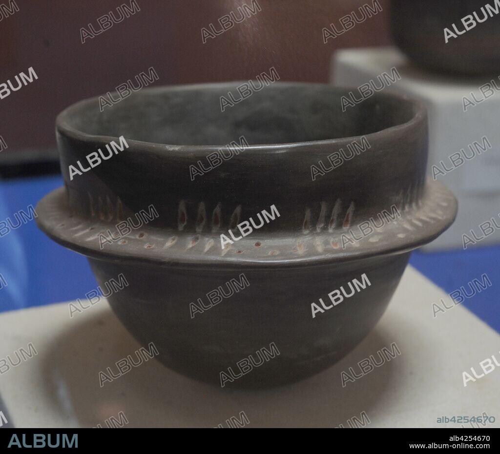 Ceramics and pottery, Kotosh, Huanuco, Peru, Wairajirca Stage, 1800-1000 BCE.  Vase, with fairing, black, geometrical design.
