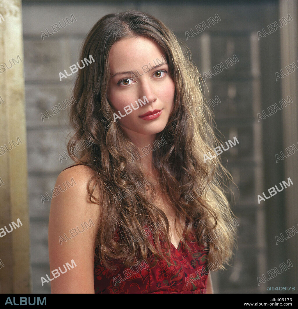 AMY ACKER dans ANGEL-TV, 1999, réalisé par DAVID GREENWALT et JOSS WHEDON. Copyright 20TH CENTURY FOX TV.