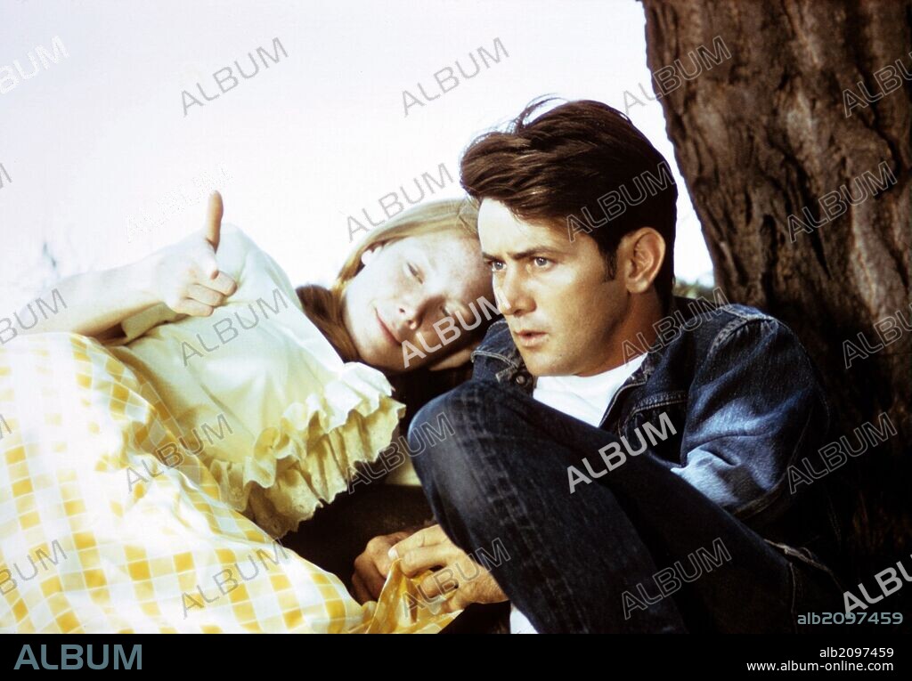 MARTIN SHEEN y SISSY SPACEK en MALAS TIERRAS, 1973 (BADLANDS), dirigida por TERRENCE MALICK. Copyright WARNER BROTHERS.