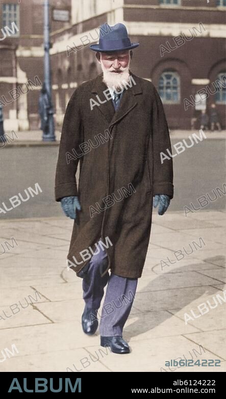 Shaw, George Bernard engl.irisch. Schriftsteller; 1856-1950.-George Bernard Shaw bei einem Morgenspaziergang in London nach der Rückkehr von seiner Weltreise.-Foto, 20.4.1933; digital koloriert.