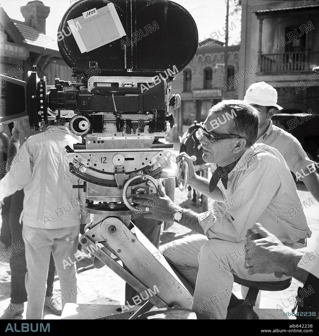 SAM PECKINPAH in THE WILD BUNCH - SIE KANNTEN KEIN GESETZ, 1969 (THE WILD BUNCH), unter der Regie von SAM PECKINPAH. Copyright WARNER BROS/SEVEN ARTS.