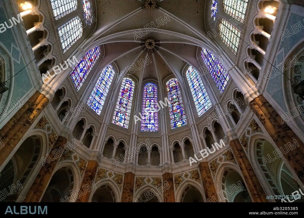 CATEDRAL DE NOTRE-DAME (NUESTRA SEÑORA DE CHARTRES): INTERIORES.  CHARTRES, FRANCIA.