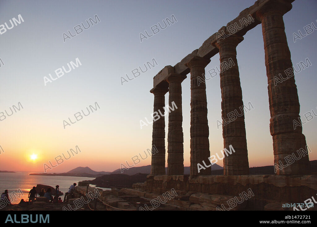 GRECIA ATARDECER en CABO SUNION, con el TEMPLO DE NEPTUNO.