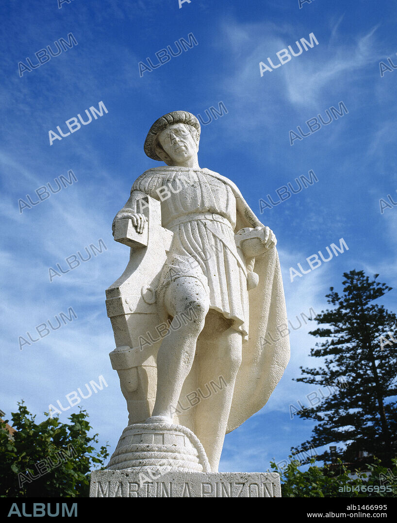 PINZON, Martín Alonso Yáñez (Palos de la Frontera 1440? -La Rábida,1493). Navegante español. Participó en la empresa del descubrimiento de América, capitaneando la carabela "La Pinta" en el primer viaje de Colón. Monumento en la localidad de BAIONA. Provincia de Pontevedra. Galicia. España.