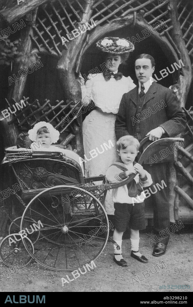 George Robey and His Wife Ethel Hayden With Their Children. c1906.