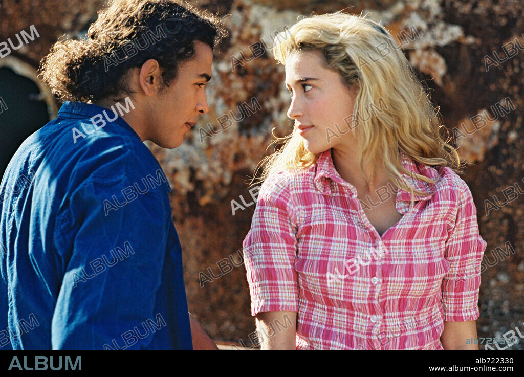 MOHAMMEDA KHOUAS und VAHINA GIOCANTE in LILA DIT ÇA, 2004, unter der Regie von ZIAD DOUEIRI. Copyright FRANCE 2 CINEMA.