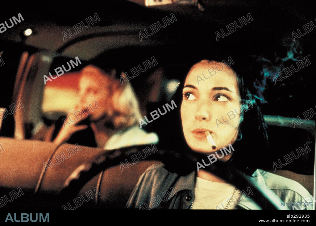 GENA ROWLANDS y WINONA RYDER en NOCHE EN LA TIERRA, 1991 (NIGHT ON EARTH), dirigida por JIM JARMUSCH.