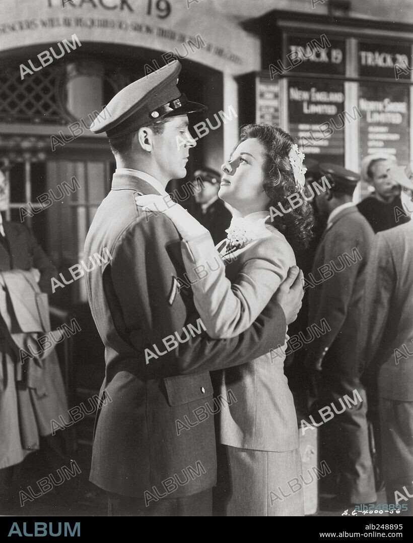 DANA ANDREWS and SUSAN HAYWARD in MY FOOLISH HEART, 1949, directed by MARK ROBSON. Copyright RKO.