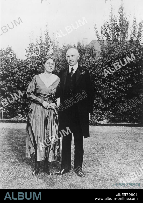 Adenauer, Konrad politician (CDU), Federal Chancellor. 1949-63; 1876-1967. Konrad Adenauer as mayor of Cologne (1917-33) with his 2nd wife Auguste (Gussi), nee Zinsser, on his wedding day, Cologne, 24 September 1919. Photo.