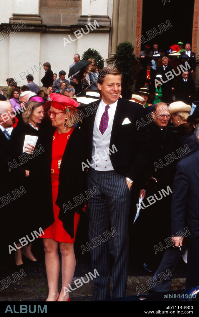 Guests after the wedding of Maximilian von Fürstenberg with Diana von Berlichingen in Jagsthausen, Germany 1992. (original german headline: Hochzeit Maximilian von Fürstenberg).
