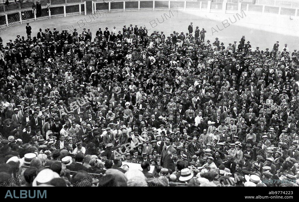 October 7, 1918. In the bullring of Alicante. The public at the recently held Left rally.