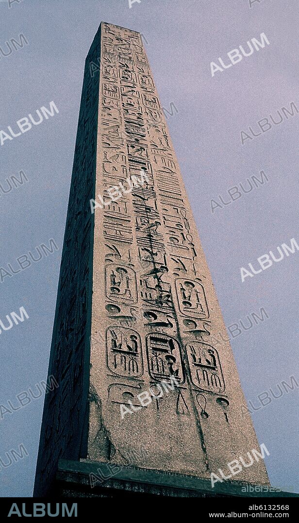 OBELISCO DE LUXOR EN LA PLAZA DE LA CONCORDIA.