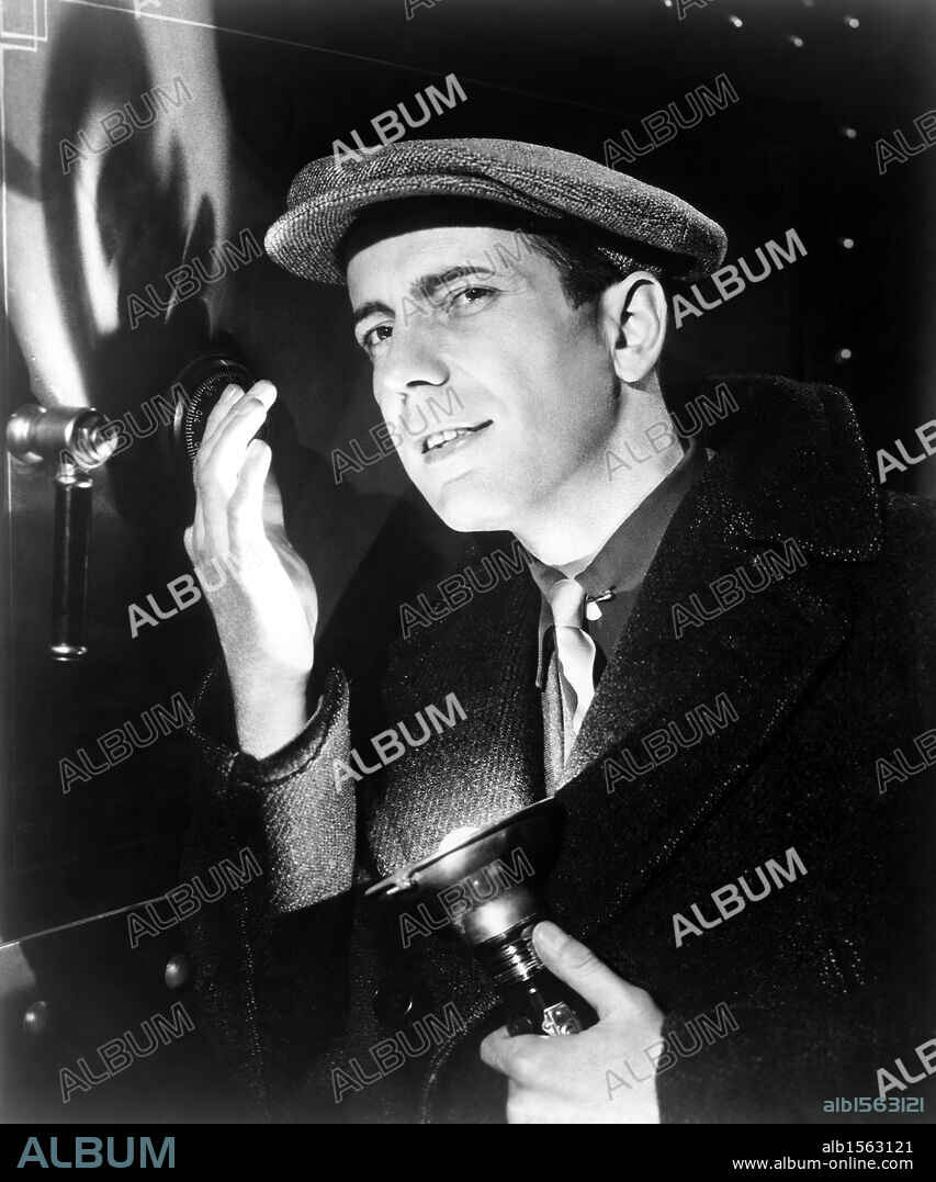 HUMPHREY BOGART in THE AMAZING DR. CLITTERHOUSE, 1938, directed by ANATOLE LITVAK. Copyright FIRST NATIONAL/WARNER BROTHERS.