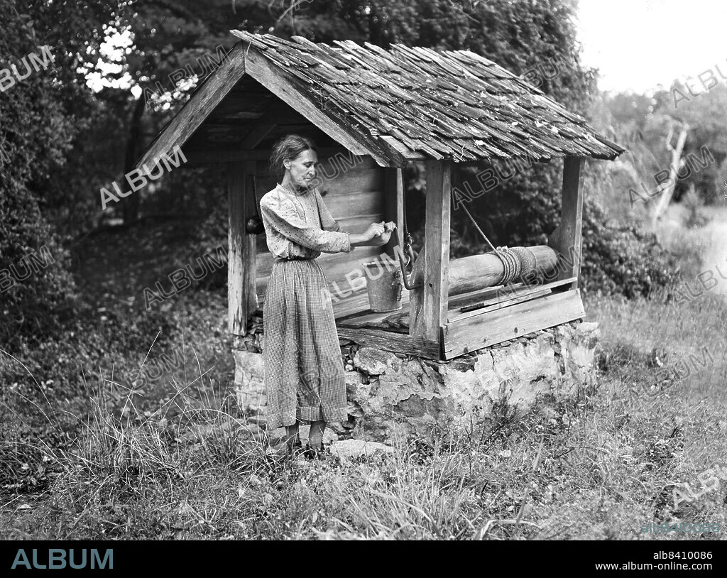 Miss Nettie Lloyd, Pellagra Victim, by Old Well House, Orange County, North Carolina, USA, Marion Post Wolcott, U.S. Office of War Information/U.S. Farm Security Administration, September 1939.
