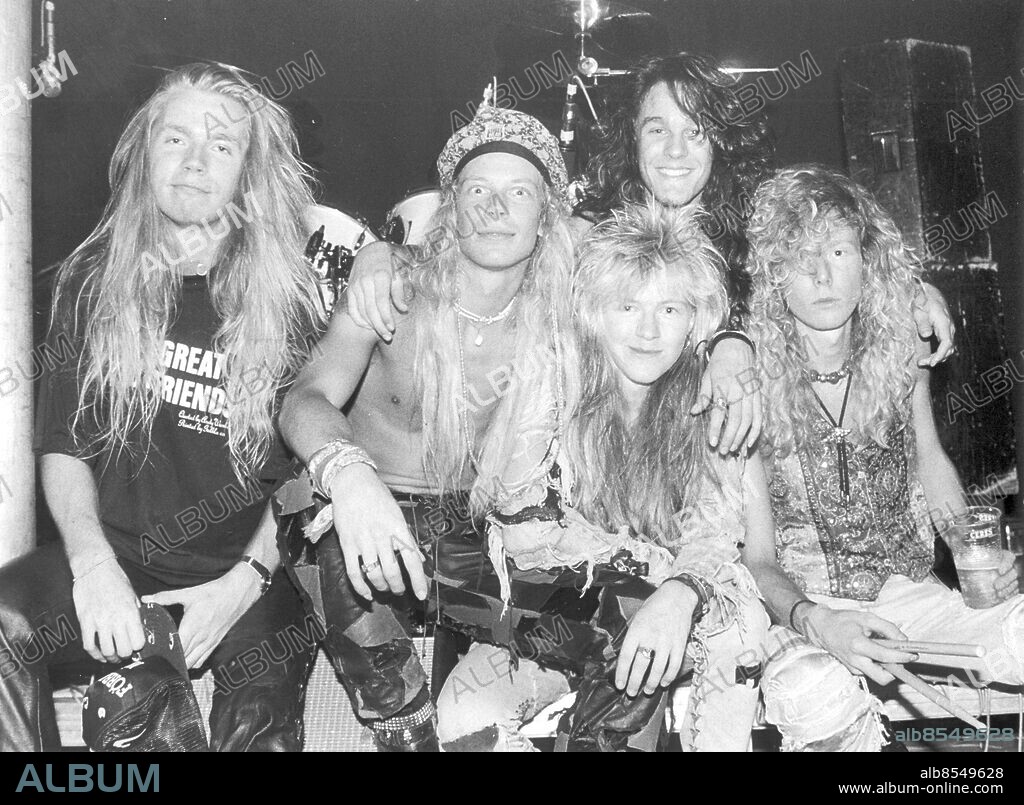 GÖTEBORG 1990-06-08.. Rockgruppen Road Ratt som vann Göteborgs-Postens första rockbandstävling Rockslaget - bandmedlemmarna är Fredrik Stenberg, Christer Örtefors, Ola Johansson, Patrik Herrström, Alban Herlitz bakom. *** Local Caption *** GP Foto: Cicci Jonsson / Kamerareportage / TT / Kod: 2524.