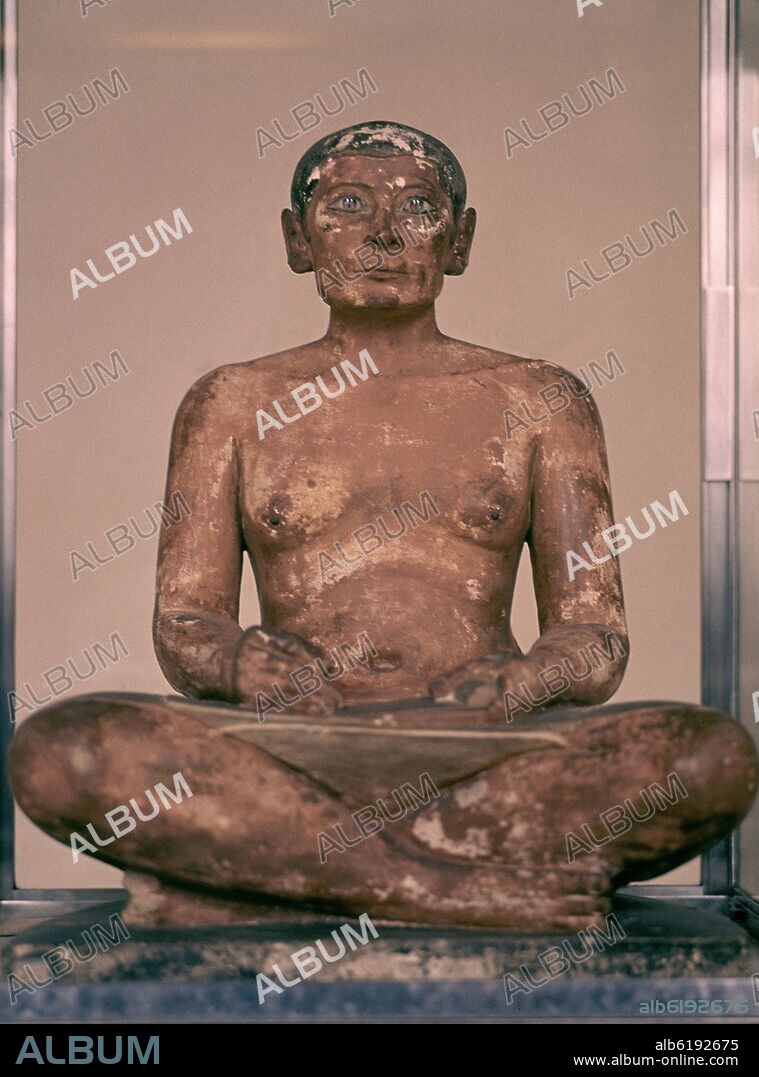 ESCULTURA DEL ESCRIBA SENTADO.
