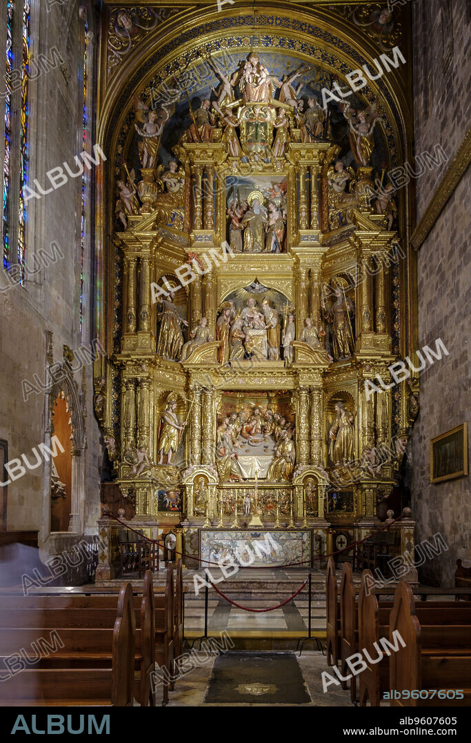 Capilla del Corpus Christi, retablo barroco de madera dorada y policromada, siglo XVII, obra del escultor mallorquín Jaume Blanquer, Catedral de Mallorca, La Seu, siglo XIII. gótico levantino, palma, Mallorca, balearic islands, Spain.