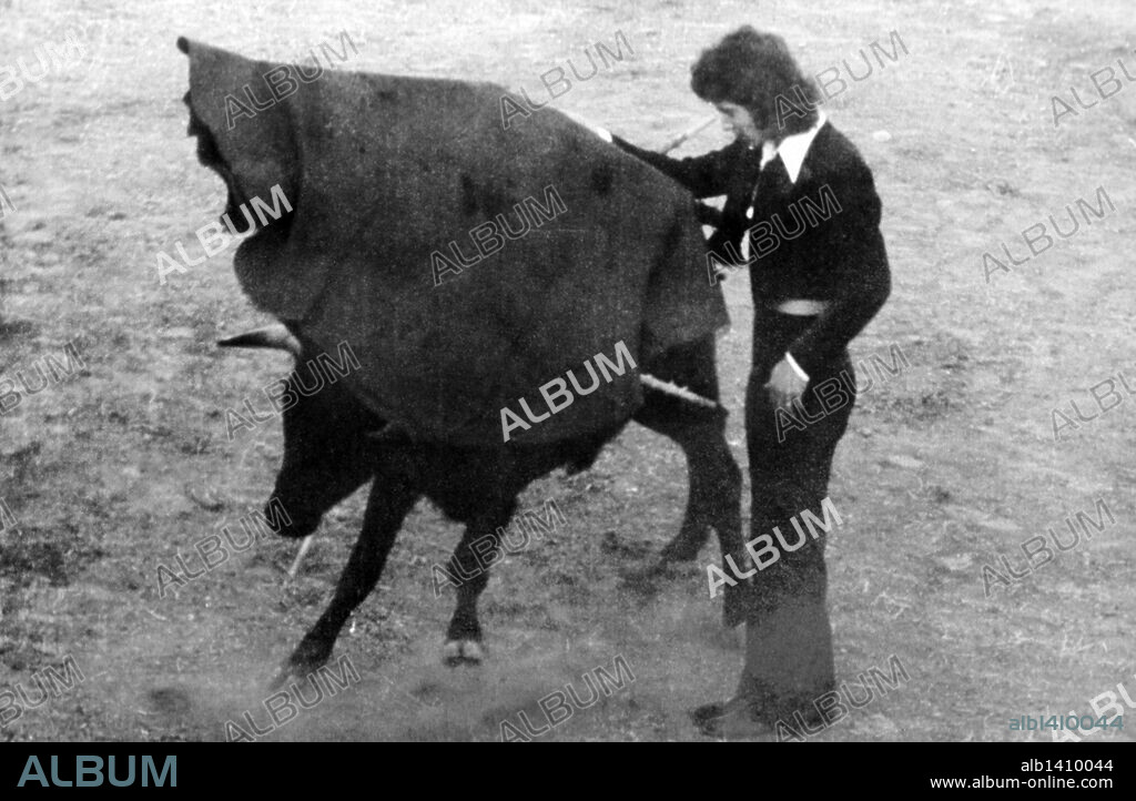 Camarón toreando en un festival.