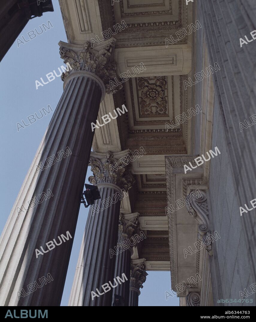 NARCISO PASCUAL Y COLOMER. INTERIOR DEL PORTICO DEL CONGRESO DE LOS DIPUTADOS CON DECORACION VEGETAL EN RELIEVE - SIGLO XIX - FOTO AÑOS 00.