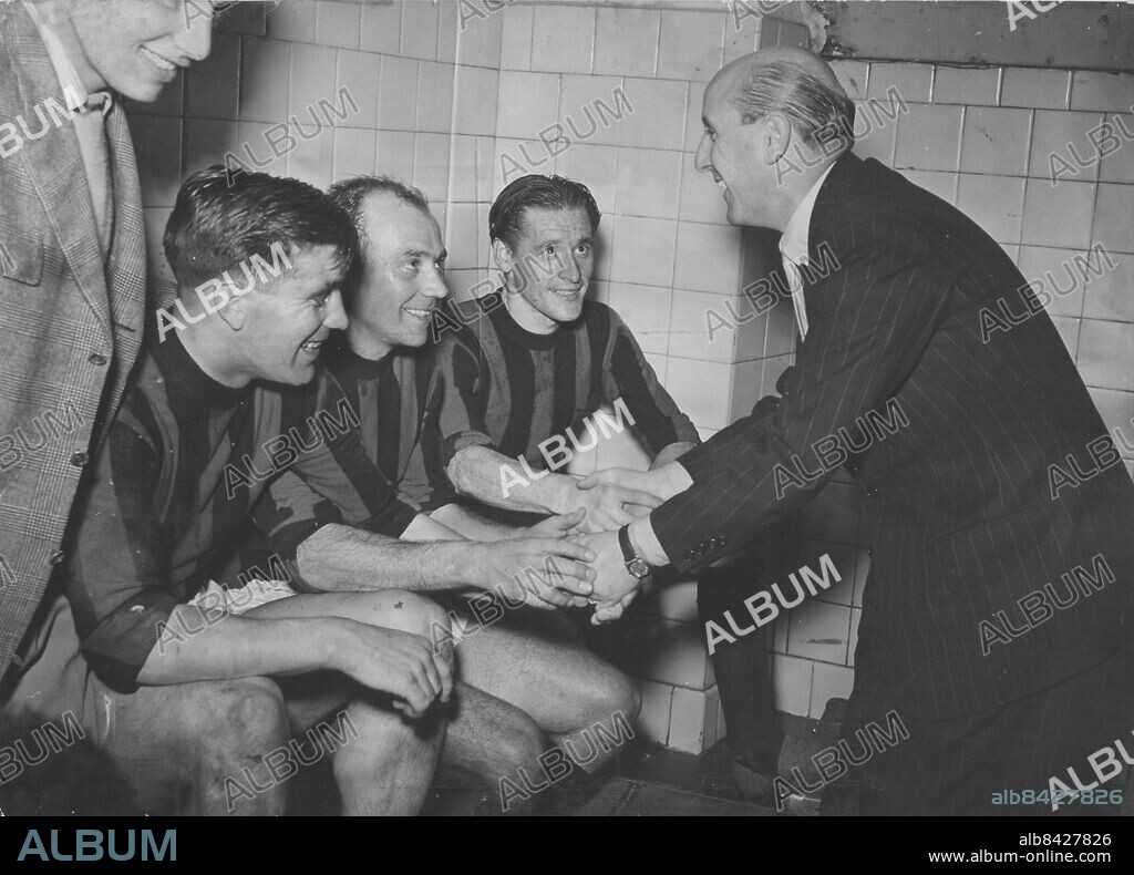 Italien omkring 1952 - GreNoLi -- Legendariska fotbollstrion Gre-No-Li med Gunnar Nordahl , Gunnar Gren och Nils Liedholm *** Local Caption *** Låda Krep 2012-11. Inscannad från kopia. KAMERAREPORTAGE.