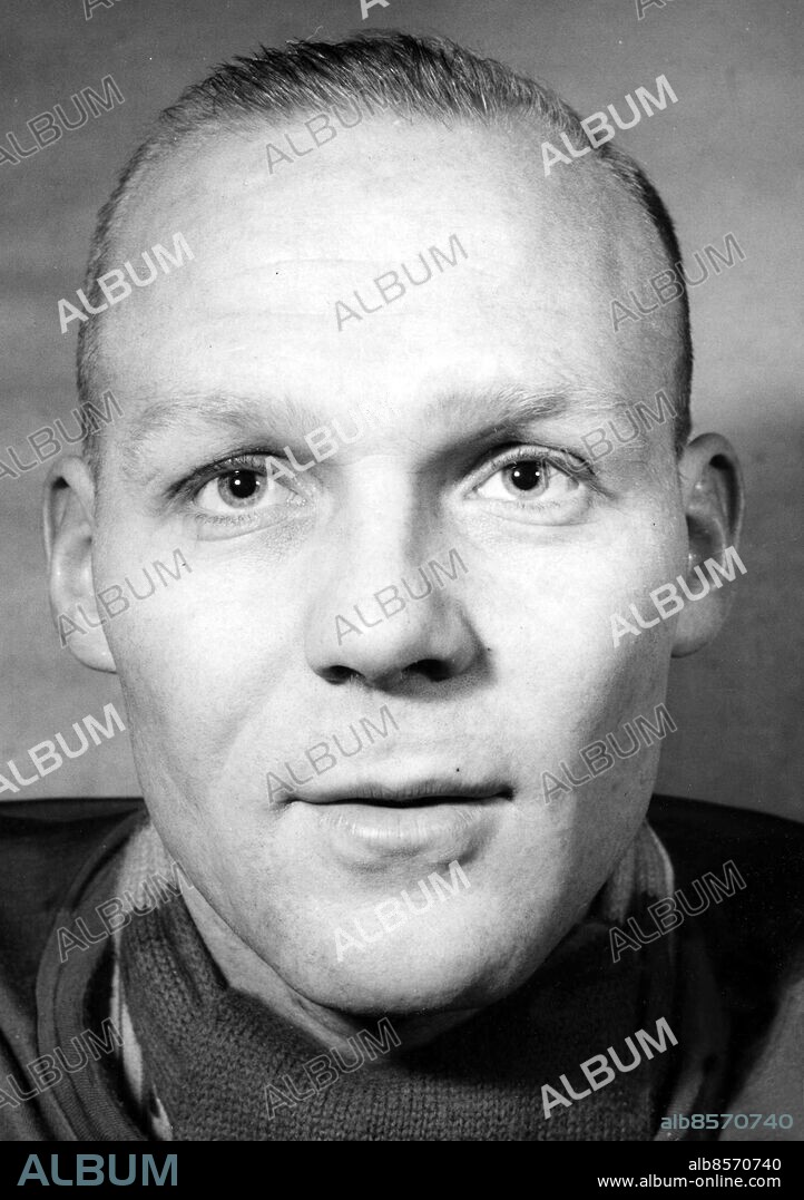 Arkiv 1964. Roland "Rolle" Stoltz (1931-2001), ishockeyback i Tre Kronor och Djurgården. Efter hockeykarriären blev han hyllad expertkommentator i Sveriges Television.. Foto:Pressens Bild Kod:190. Scanpix Sweden.
