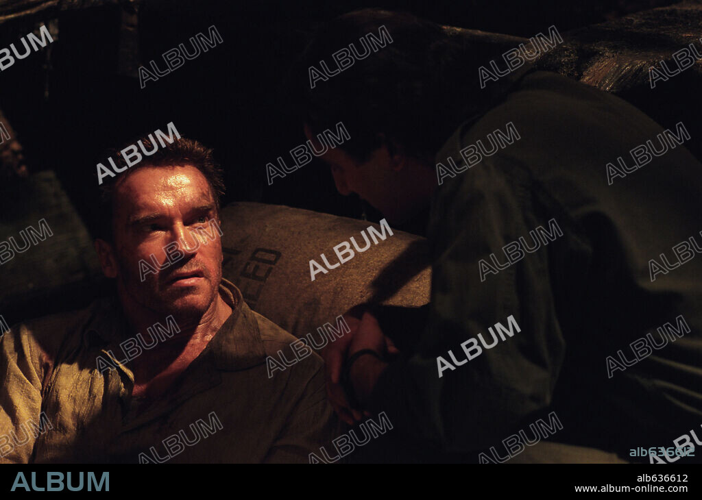 ARNOLD SCHWARZENEGGER en DAÑO COLATERAL, 2002 (COLLATERAL DAMAGE), dirigida por ANDREW DAVIS. Copyright WARNER BROS. PICTURES.