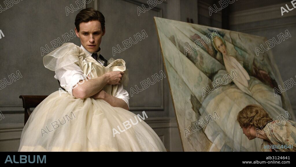 ALICIA VIKANDER y EDDIE REDMAYNE en LA CHICA DANESA, 2015 (THE DANISH GIRL), dirigida por TOM HOOPER. Copyright ARTEMIS PROD/PRETTY PICTURES/REVISION PICTURES/WORKING TITLE.