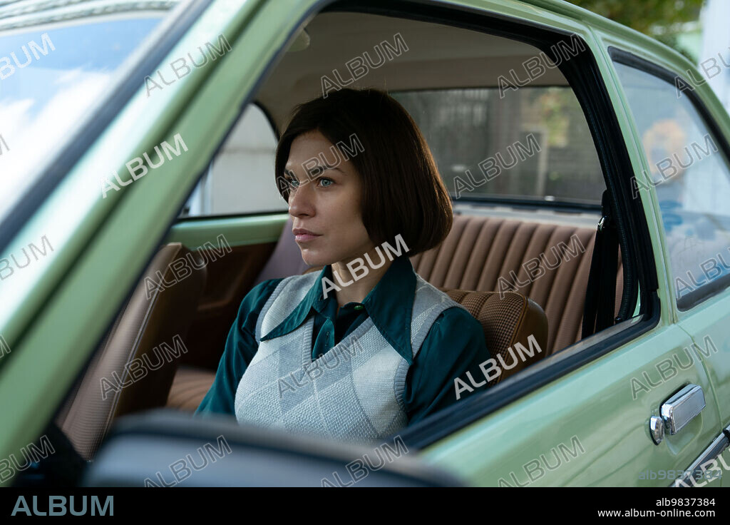 ANA ULARU dans SPY / MASTER, 2023, réalisé par CHRISTOPHER SMITH. Copyright MOBRA FILMS.