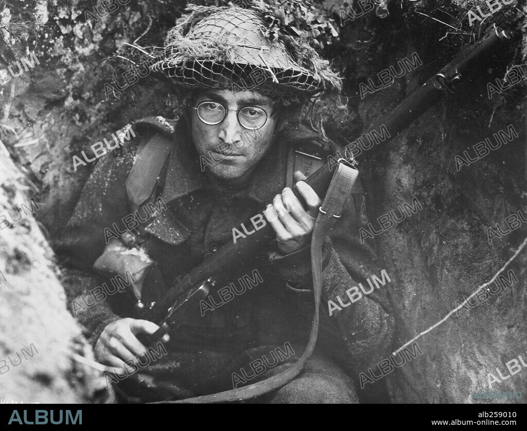 JOHN LENNON en CÓMO GANÉ LA GUERRA, 1967 (HOW I WON THE WAR), dirigida por RICHARD LESTER. Copyright UNITED ARTISTS.