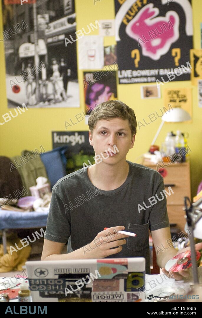 MICHAEL CERA en NICK & NORAH: UNA NOCHE DE MUSICA Y AMOR, 2008 (NICK AND NORAH'S INFINITE PLAYLIST), dirigida por PETER SOLLETT. Copyright MANDATE PICTURES.