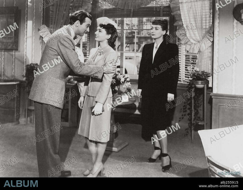 ANN BLYTH, JOAN CRAWFORD and ZACHARY SCOTT in MILDRED PIERCE, 1945, directed by MICHAEL CURTIZ. Copyright WARNER BROTHERS.